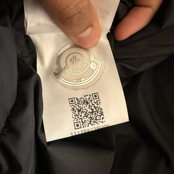 Black moncler vest - Picture 10 of 10